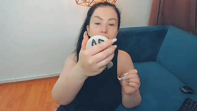 LayaFlow online show from 05-10-26, 07:56