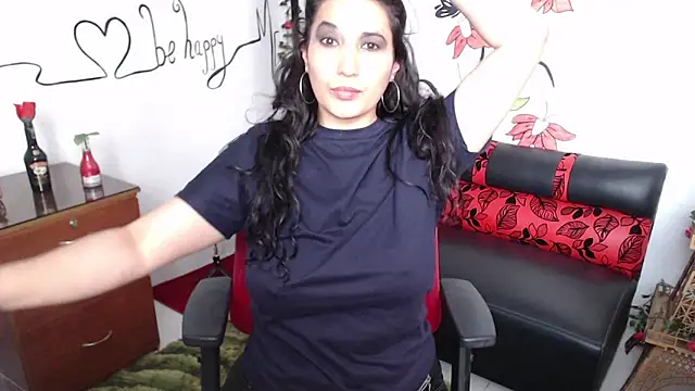 Snapshot of Roxanne_Ssummers chatting on 01-08-25, 08:18 Roxanne Ssummers online show from 01-08-25, 08:18