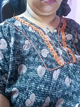 Snapshot of Ravina_patil1 chatting on 09-09-25, 08:40 Ravina patil1 online show from 09-09-25, 08:40