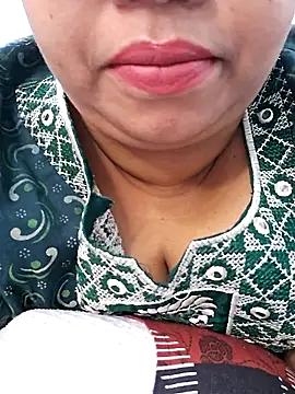 Snapshot of Ravina_patil1 chatting on 09-25-25, 11:00 Ravina patil1 online show from 09-25-25, 11:00