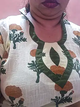 Snapshot of Ravina_patil1 chatting on 03-05-25, 06:34 Ravina patil1 online show from 03-05-25, 06:34