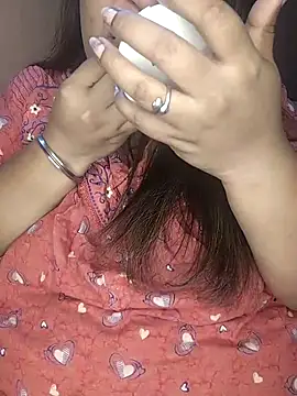 Snapshot of Ravina_patil1 chatting on 02-20-25, 04:14 Ravina patil1 online show from 02-20-25, 04:14