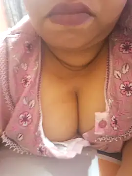 Snapshot of Ravina_patil1 chatting on 10-29-25, 10:20 Ravina patil1 online show from 10-29-25, 10:20