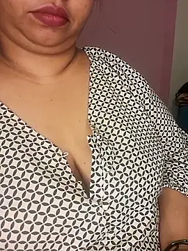 Snapshot of Ravina_patil1 chatting on 03-23-26, 04:29 Ravina patil1 online show from 03-23-26, 04:29