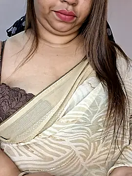 Snapshot of Ravina_patil1 chatting on 12-18-25, 11:36 Ravina patil1 online show from 12-18-25, 11:36