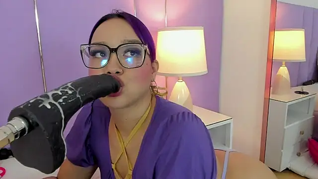 Snapshot of SophyRuiz_ chatting on 10-06-25, 11:55 SophyRuiz online show from 10-06-25, 11:55