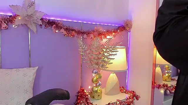 SophyRuiz  online show from 12-20-25, 12:08