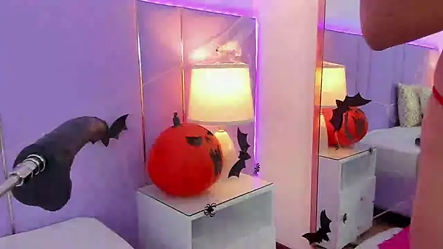 SophyRuiz  online show from 10-24-25, 11:53