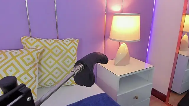 SophyRuiz  online show from 04-10-26, 11:50