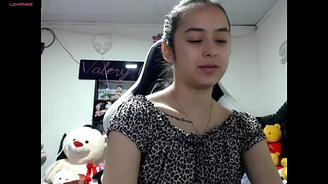 ValeryBaker  online show from 10-31-25, 11:18