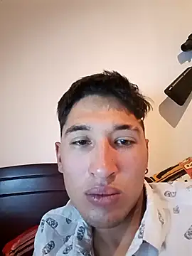 Snapshot of johan_l_ chatting on 03-15-26, 05:58 johan l online show from 03-15-26, 05:58