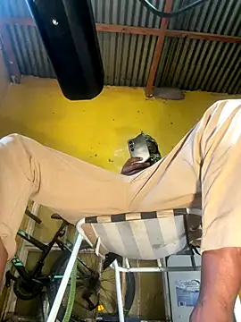 Maskman941 online show from 10-28-25, 02:05