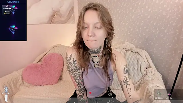 Mary Xextra online show from 12-14-25, 01:01