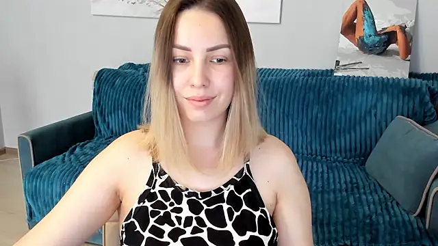 Snapshot of Mia_shy1 chatting on 03-22-25, 08:29 Mia shy1 online show from 03-22-25, 08:29
