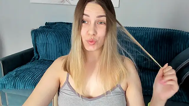 Snapshot of Mia_shy1 chatting on 02-13-25, 10:23 Mia shy1 online show from 02-13-25, 10:23