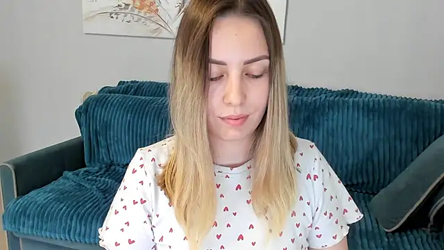 Snapshot of Mia_shy1 chatting on 02-18-25, 11:44 Mia shy1 online show from 02-18-25, 11:44