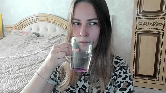 Mia shy1 online show from 11-10-25, 08:19