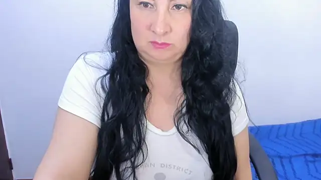 Snapshot of Ashyle chatting on 03-06-25, 03:13 Ashyle online show from 03-06-25, 03:13