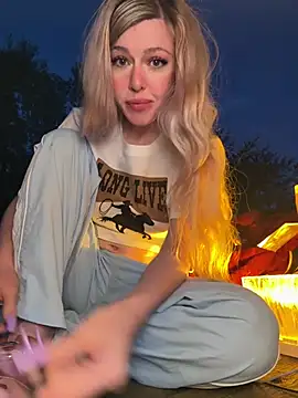 Snapshot of propertyofdaddy chatting on 04-15-26, 12:27 propertyofdaddy online show from 04-15-26, 12:27