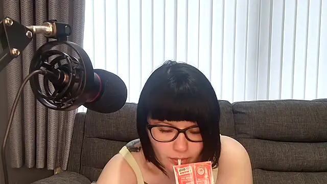 Snapshot of SquirtingIrishShannon chatting on 02-03-25, 03:49 SquirtingIrishShannon online show from 02-03-25, 03:49