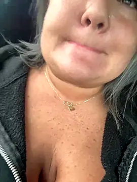 Snapshot of MikyVesela chatting on 09-28-25, 02:02 MikyVesela online show from 09-28-25, 02:02