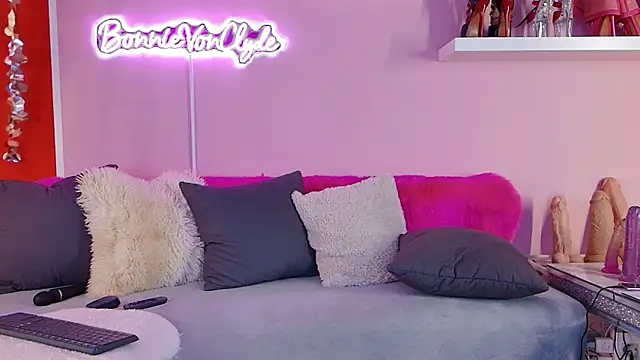 bonnievonclyde online show from 05-08-26, 04:55