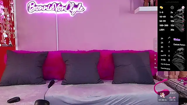 bonnievonclyde online show from 12-15-25, 11:38