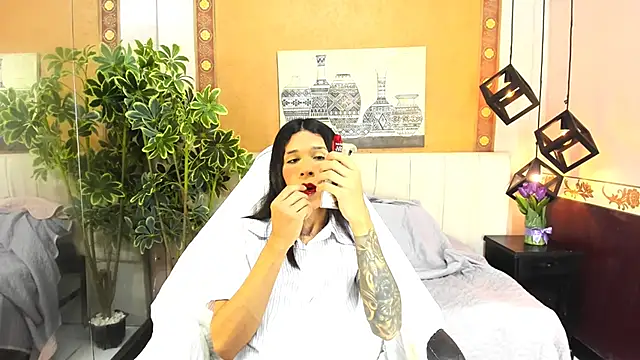 SaraSofia44 online show from 04-11-26, 08:56