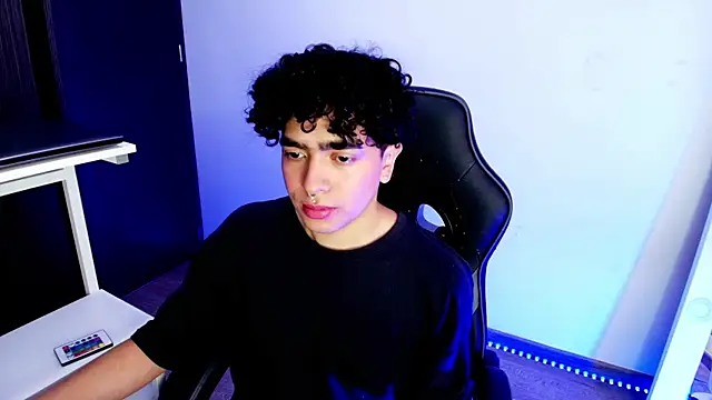 Snapshot of _nickconnor01 chatting on 02-11-25, 07:05  nickconnor01 online show from 02-11-25, 07:05