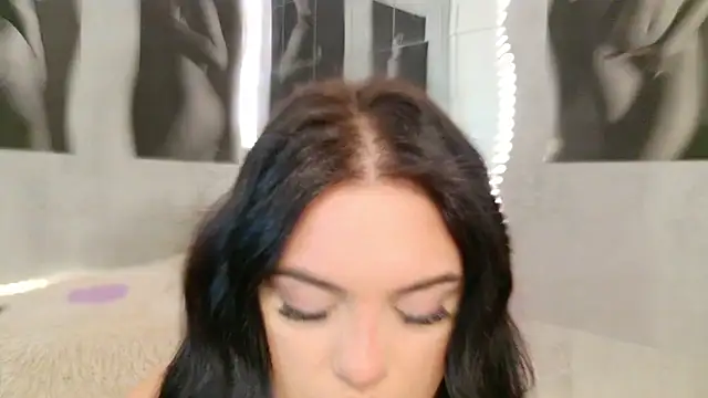 celia chanel online show from 10-23-25, 04:44