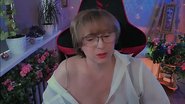 Snapshot of sugar_vivien chatting on 06-15-26, 02:17 sugar vivien online show from 06-15-26, 02:17