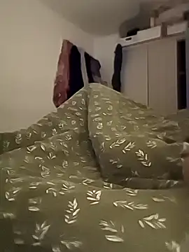 Snapshot of Joinus1988 chatting on 12-18-25, 06:07 Joinus1988 online show from 12-18-25, 06:07