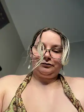 Snapshot of kitten0760 chatting on 06-07-26, 03:50 kitten0760 online show from 06-07-26, 03:50