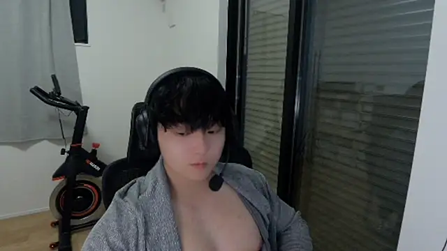 Snapshot of Tkcqcc chatting on 10-23-25, 02:05 Tkcqcc online show from 10-23-25, 02:05