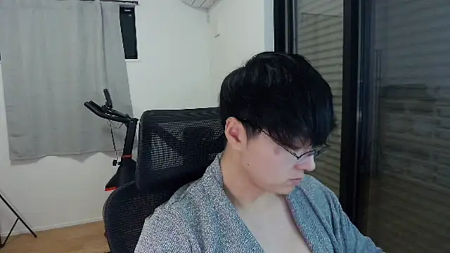 Snapshot of Tkcqcc chatting on 10-26-25, 12:38 Tkcqcc online show from 10-26-25, 12:38