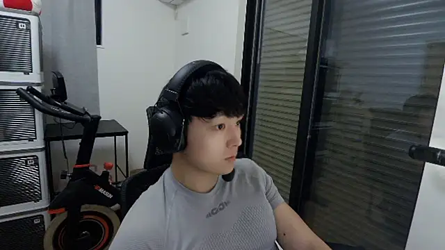 Snapshot of Tkcqcc chatting on 02-01-26, 09:40 Tkcqcc online show from 02-01-26, 09:40