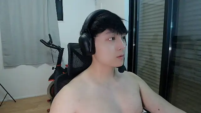 Snapshot of Tkcqcc chatting on 10-11-25, 01:34 Tkcqcc online show from 10-11-25, 01:34