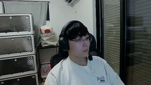 Snapshot of Tkcqcc chatting on 12-20-25, 12:41 Tkcqcc online show from 12-20-25, 12:41