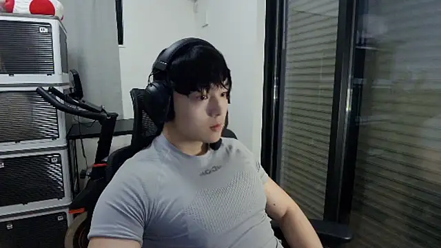 Snapshot of Tkcqcc chatting on 01-05-26, 08:23 Tkcqcc online show from 01-05-26, 08:23