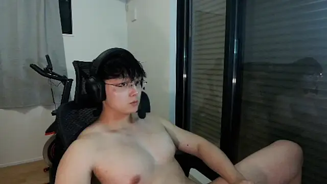 Snapshot of Tkcqcc chatting on 10-19-25, 01:14 Tkcqcc online show from 10-19-25, 01:14