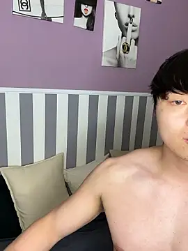 Snapshot of Tkcqcc chatting on 11-28-25, 11:43 Tkcqcc online show from 11-28-25, 11:43