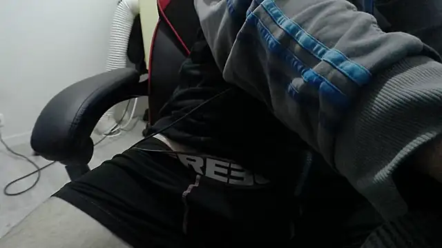 Snapshot of Dandi19 chatting on 10-24-25, 05:23 Dandi19 online show from 10-24-25, 05:23