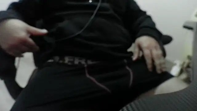 Snapshot of Dandi19 chatting on 10-26-25, 05:35 Dandi19 online show from 10-26-25, 05:35