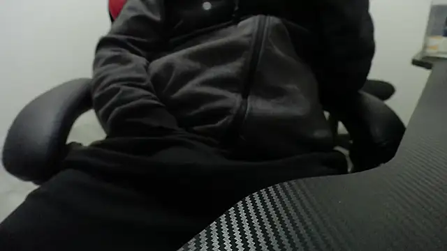 Snapshot of Dandi19 chatting on 11-05-25, 12:03 Dandi19 online show from 11-05-25, 12:03