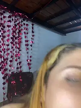 Snapshot of FlorBich chatting on 02-15-25, 05:07 FlorBich online show from 02-15-25, 05:07