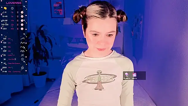 Snapshot of Lil_Amelie chatting on 09-28-25, 02:57 Lil Amelie online show from 09-28-25, 02:57