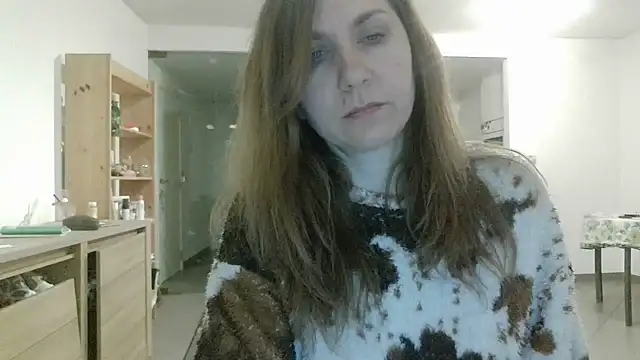 Snapshot of JasmineGlamour chatting on 04-25-26, 03:42 JasmineGlamour online show from 04-25-26, 03:42