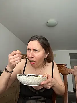 Snapshot of JasmineGlamour chatting on 06-03-26, 06:58 JasmineGlamour online show from 06-03-26, 06:58