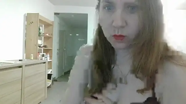 Snapshot of JasmineGlamour chatting on 05-16-26, 01:04 JasmineGlamour online show from 05-16-26, 01:04