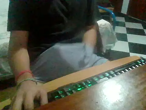 Snapshot of CummedCock chatting on 10-29-25, 05:12 CummedCock online show from 10-29-25, 05:12